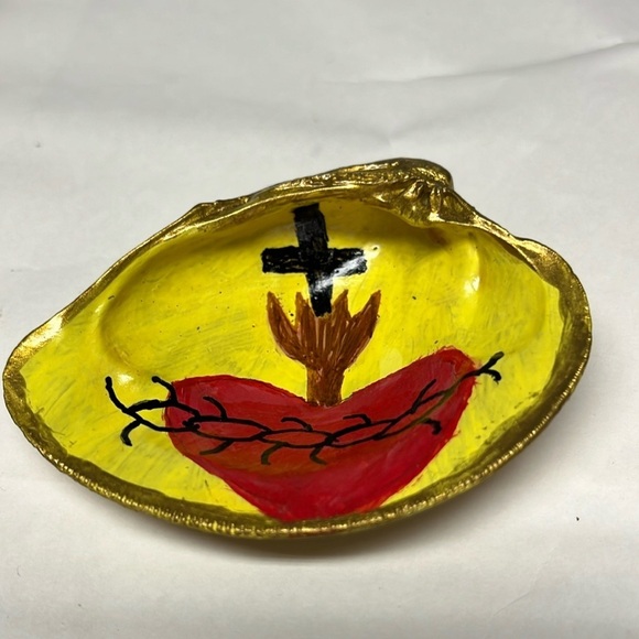 Hand Painted Sacred Heart Shell Trinket Dish - Picture 1 of 10